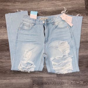 NWT LIGHT RIPPED JEANS